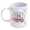 Caneca com a frase "V, com voc tudo floresce", decorada com flores delicadas e detalhes coloridos, perfeita para presentear uma av especial.