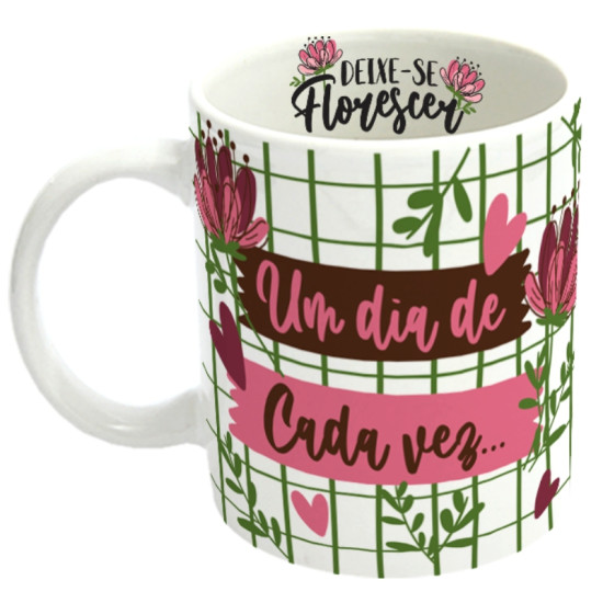 Caneca com estampa de flores e a frase "Um dia de cada vez...", com o design "Deixe-se florescer", perfeita para quem busca inspirao e momentos de reflexo.