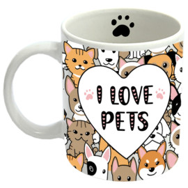 Caneca com estampa de ces e gatos em estilo fofo, com a frase "I LOVE PETS" no centro de um corao e uma patinha no interior, ideal para amantes de animais.