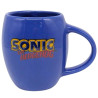 Caneca de porcelana azul com o logo "Sonic The Hedgehog" em letras amarelas estampado na frente, oferecendo um design clssico e temtico para os fs do personagem.