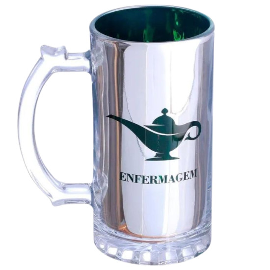 Caneca de vidro para chopp com interior verde metalizado, ala transparente e smbolo de Enfermagem estampado.