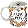 Caneca com estampa de ces e gatos em estilo fofo, com a frase "I LOVE PETS" no centro de um corao e uma patinha no interior, ideal para amantes de animais.