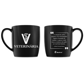 Caneca de porcelana preta com tema de Veterinria, estampada com smbolo veterinrio e frase "A compaixo pelos animais est intimamente ligada  integridade do carter, e quem  cruel com os animais no pode ser um bom homem - Arthur Schopenhauer" .