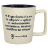 Caneca de cermica com a citao "A Engenharia  a arte de adquirir e aplicar os conhecimentos matemticos, tcnicos e cientficos na criao". A caneca apresenta o texto em uma fonte clara e o logo da "Zonacriativa" na base. A parte interna  preta, e o corpo da caneca  de cor creme, um item essencial para quem  apaixonado por Engenharia.